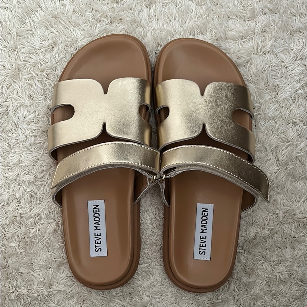 Steve Madden Gold Tan Slide Sandals with Geometric Design. Excellent condition.
